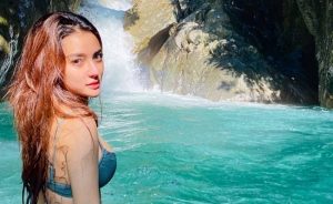 Gaya Seksi Nabilla Aprillya Pakai Bra Hijau Basah-Basahan Di Curug Ini Bikin Netizen tak Karuan