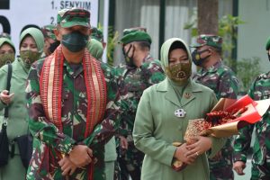 Danrem 043/Gatam dan Ketua Persit KCK Koorcab Rem Kunker ke Kodim Lampung Utara