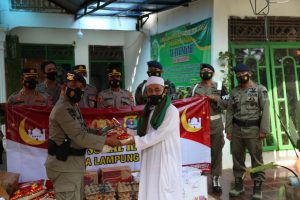 Brimob Dan Biro Logistik Polda Lampung Berbagi Di panti Asuhan Al Jaatsiyah