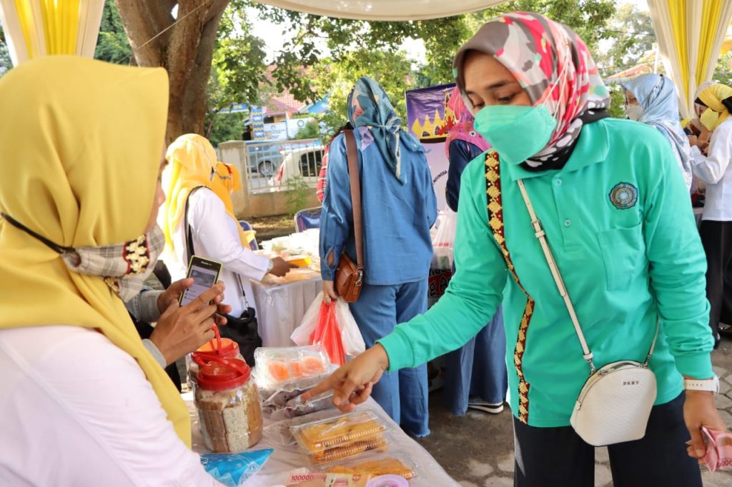 Riana Sari Arinal Resmi Menutup Bazar Ramadhan 1442 H