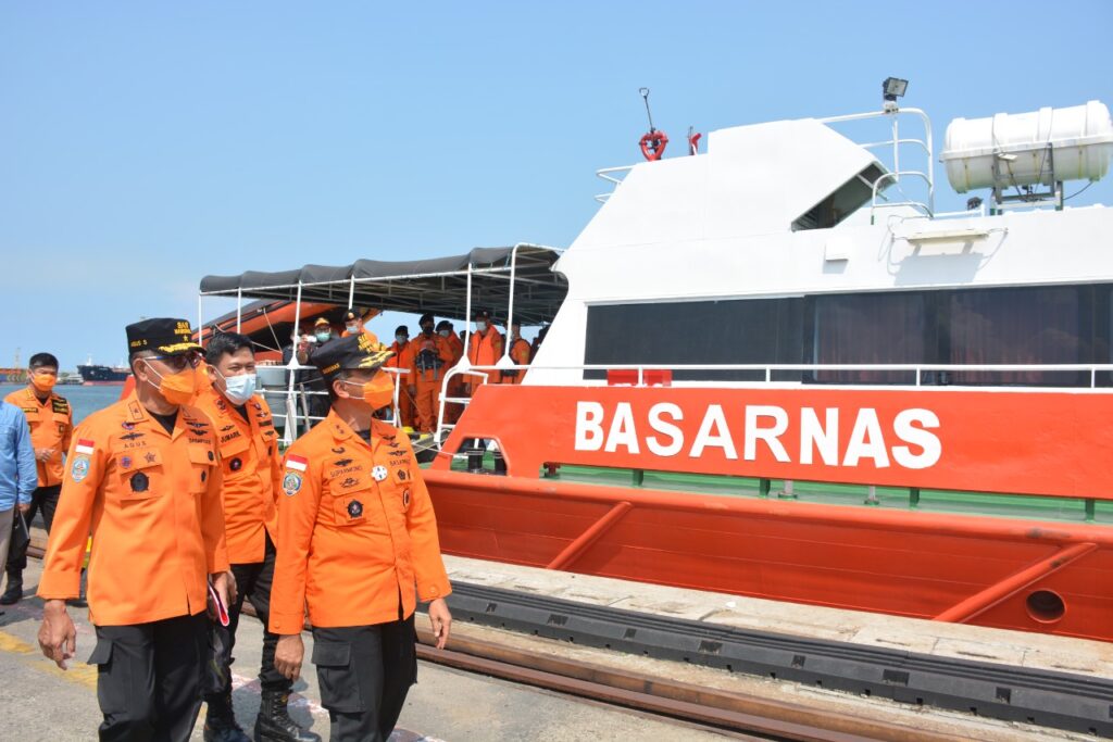 Deputi Sarpras & Siskom Basarnas Tinjau Kesiapan KN Basudewa dan Alat Utama SAR Lampung