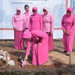 Ketua Bhayangkari dan Kapolda Melakukan Peletakan Batu Pertama Gedung Kantor Bhayangkari Daerah Lampung