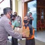 Ribuan Paket Sembako Dibagikan Polda Lampung Kepada Warga Yang Terdampak PPKM Darurat
