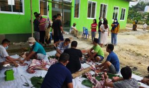 Masjid An Nur Perumahan Sakura Residence Kedaung Bagikan 128 Paket Daging Kurban