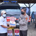 Terdampak PPKM Level 4, Kampung Nelayan Menerima Bansos Dari Polda Lampung