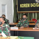 Kasi Ops Kasrem 043/Gatam Ikuti Rapat Evaluasi Progja dan Anggaran Bidang Latihan TNI AD Semester I Tahun 2021