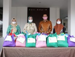 Riana Sari Arinal Terima Bantuan Paket Sembako Peduli Dampak Covid-19 dari Dinas Kelautan dan Perikanan Provinsi Lampung