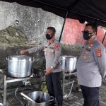 Polda Lampung-PSMTI Bagikan 600 Nasi Kotak Warga Terdampak PPKM