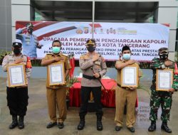 Kapolresta Tangerang Pimpin Upacara Pemberian Penghargaan Kapolri untuk Posko PPKM Desa Jambe