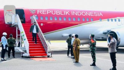 Keren, Pesawat Kepresidenan Merah Putih Mendarat di Lampung