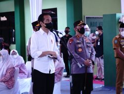 Presiden Jokowi dan Kapolri Tinjau Vaksinasi Merdeka di Ponpes dan Tempat Ibadah Se-Indonesia