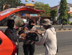 Jumat Berkah, Polwan Direktorat Pamobvit Polda Lampung Bagikan Sembako