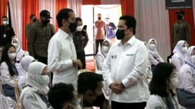 Tinjau Vaksinasi di SMAN 2 Bandarlampung, Presiden Jokowi Didampingi Erick Thohir dan Gubernur Arinal