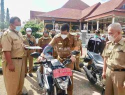 Bupati Musa Ahmad Serahkan Randis Roda Dua ke Petugas Pertanian