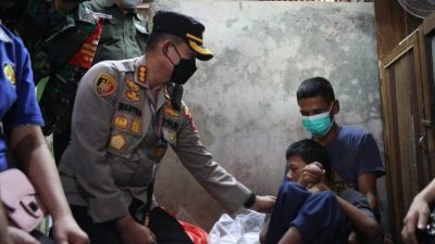 Kapolresta Tangerang Menahan Tangis saat Kunjungi Bocah Lumpuh Sejak Usia 1,5 Tahun