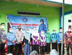 Seratus Lansia Terima Bantuan Pemkab Pesibar