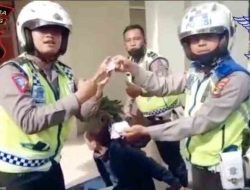 Polantas Polres Lampung Utara Amankan Pengendara Bawa Sabu dan Sajam