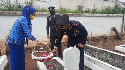Hari Pahlawan, Kapolres Lampung Utara Ziarah dan Tabur Bunga
