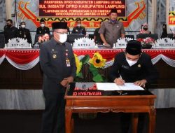 Sekdakab Lampung Utara Hadiri Paripurna DPRD Pembahasan 4 Raperda
