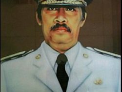 Mantan Gubernur Lampung Era 1988-1997 Poedjono Pranyoto Tutup Usia