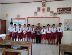 Murid SDN Bandar Abung Beri Tanda Kasih Gurunya