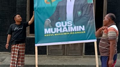 Baliho Ketum PKB Muhaimin Iskandar Berjejer di Arena Muktamar NU ke 34 di Lampung