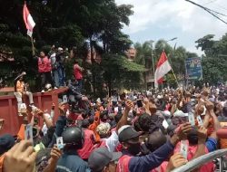 Ratusan Massa Koperasi TKBM Pelabuhan Panjang Versi RALB Demo Pemkot Bandar Lampung