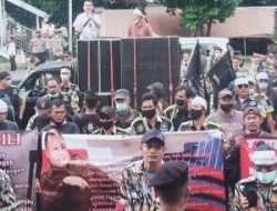 Unjuk Rasa di Gedung KPK, AMHLS: KPK Harus Berani Tangkap dan Penjarakan Bupati Nanang Ermanto