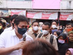 Gubernur Lampung Dampingi Menko Perekonomian Airlangga Hartarto OP di Pasar Kangkung