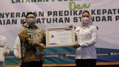 Bupati Tuba Winarti Terima Penghargaan dari Ombudsman RI Sebagai Kabupaten Terbaik