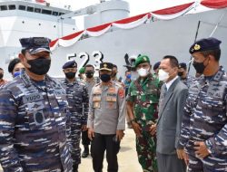 Danrem 043 Gatam Hadiri Acara Serah Terima dan Pengukuhan Komandan KRI Teluk Palu-523