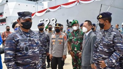 Danrem 043 Gatam Hadiri Acara Serah Terima dan Pengukuhan Komandan KRI Teluk Palu-523