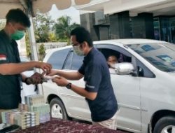 Warga Antusias Menukar Uang Pecahan Baru Secara Drive Thru-Walk Thru di Kantor BI 