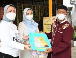 Sekretaris DPRD Lampung Peringati Hari Kartini dengan Berbagi kepada Sesama