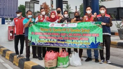 Giat Jum’at Berbagi, Kowril FPII Kota Metro Bagikan Takjil Gratis