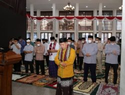 Gubernur Lampung Sholat Idul Fitri di Rumah Dinas Mahan Agung
