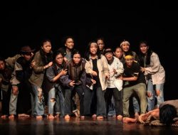 UKMBS Unila Bawakan Pertunjukan Teater Berjudul Aduh