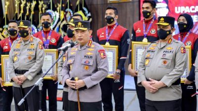 Kapolri Jenderal Sigit Berikan Penghargaan ke Atlet Polri yang Sumbang Medali untuk Indonesia di Sea Games