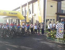 Ribuan Pesepeda Dari Berbagai Unsur Dan Elemen Masyarakat Lampung Meriahkan Funbike Semarak Bhayangkara Ke – 76