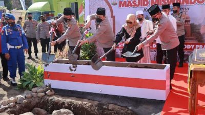 Wakapolri Letakan Batu Pertama Pembangunan Masjid di Kediri