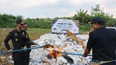 Bea Cukai Bandar Lampung Lakukan Pemusnahan Rokok Ilegal Potensi Rugikan Negara Rp16,6 Miliar