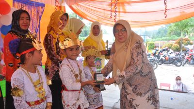 Bunda Paud Lamteng Hadiri Acara Pentas Seni TK