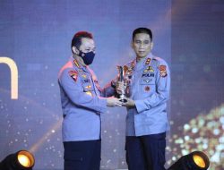 Mantap! Kapolda Lampung Terima Hoegeng Awards 2022 kategori Polisi Berintegritas
