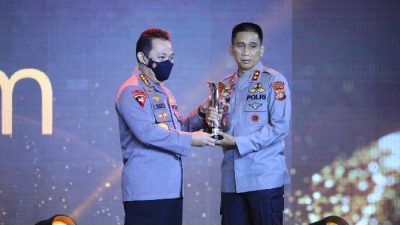 Mantap! Kapolda Lampung Terima Hoegeng Awards 2022 kategori Polisi Berintegritas