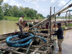 Petugas Subdit Gakkum Polairud Polda Lampung Tangkap Dua Penambang Pasir Ilegal