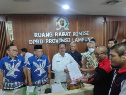 Ketua DPRD Mingrum Gumay Terima dan Berdialog Dengan Pengunjuk Rasa ‘Gedor Lampung’