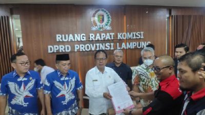 Ketua DPRD Mingrum Gumay Terima dan Berdialog Dengan Pengunjuk Rasa ‘Gedor Lampung’
