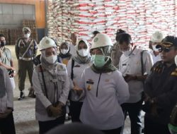 Wagub Chusnunia Melakukan Pengawasan Penyaluran Pupuk Bersubsidi di Pelabuhan Peti Kemas Panjang