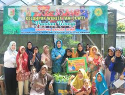 TP PKK Lampung, Melanjutkan Kunjungan Kerja di Kampung Banjar Dewa