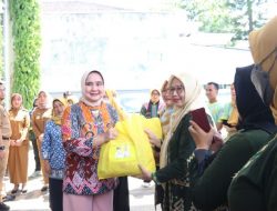Ketua LKKS Provinsi Lampung Serahkan Bantuan Paket Sembako kepada Forhati